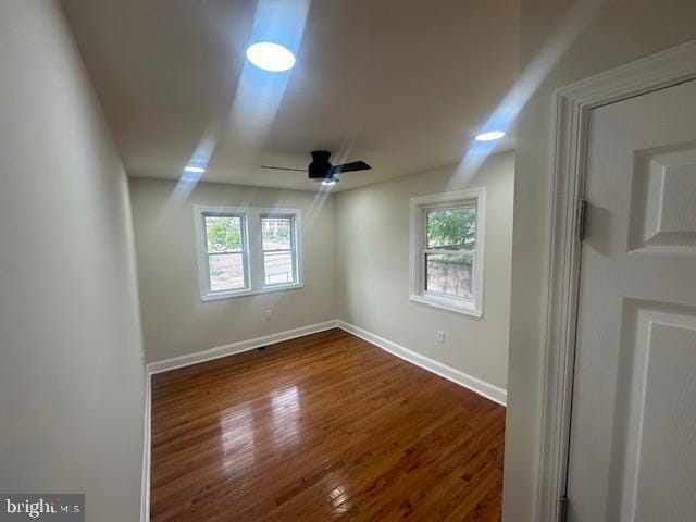 unfurnished room with dark wood-type flooring and ceiling fan