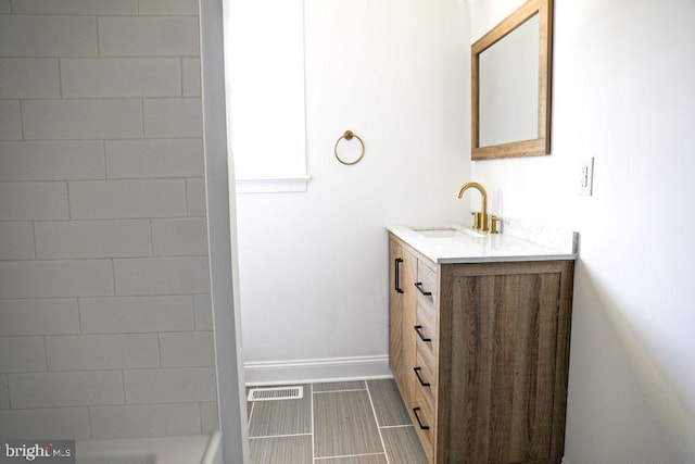 unfurnished room featuring baseboards, carpet flooring, visible vents, and recessed lighting