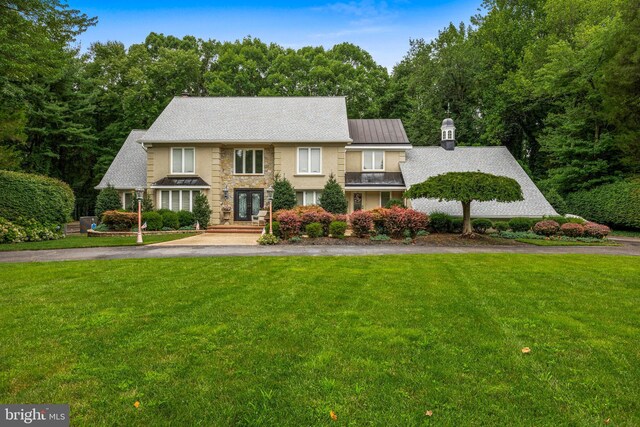 view of front of home with a front lawn