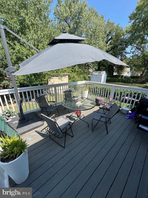 view of wooden deck