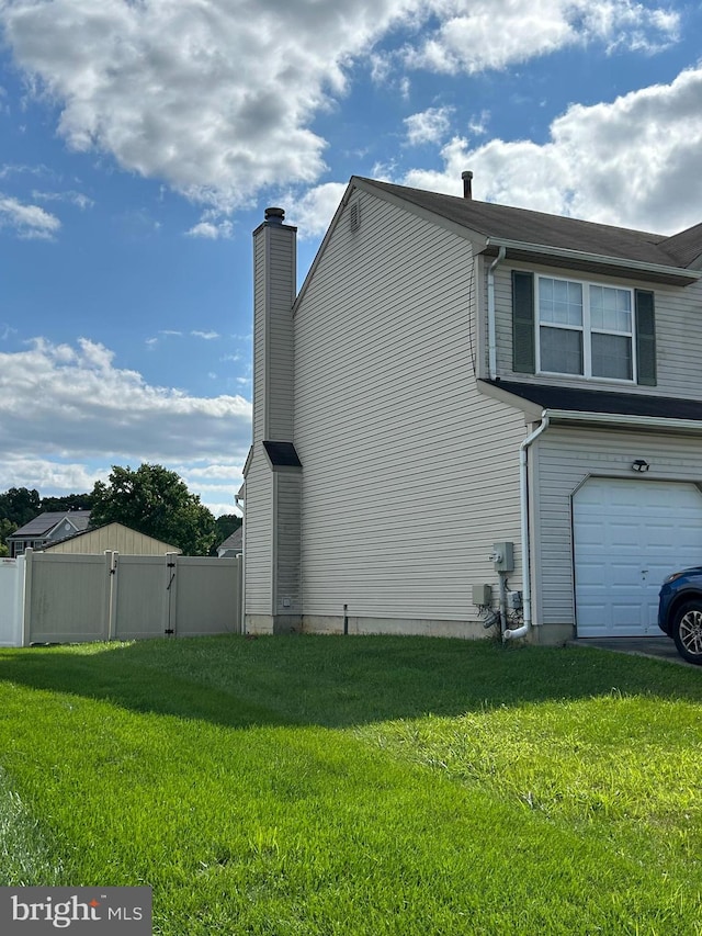 view of side of property featuring a lawn