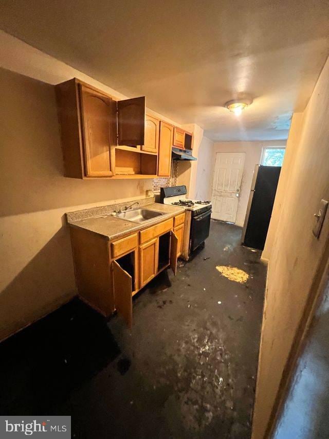 kitchen featuring sink and range with gas stovetop