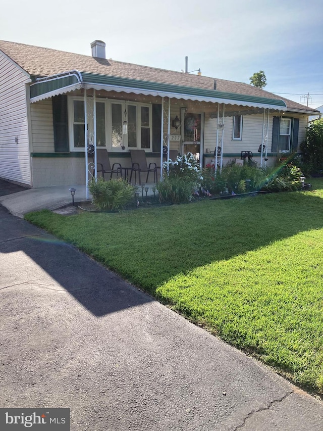 ranch-style home with a porch and a front yard