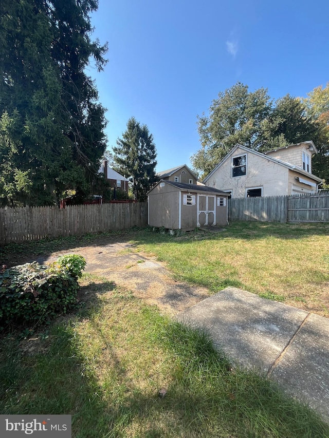 view of yard featuring an outdoor structure and fence