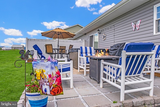 view of patio with an outdoor fire pit