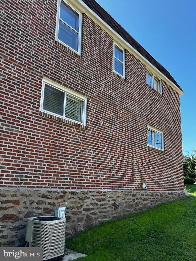 view of home's exterior with cooling unit