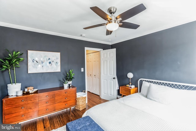 bedroom featuring dark wood-style floors, crown molding, and ceiling fan