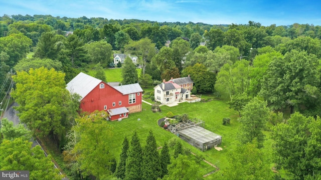 birds eye view of property featuring a wooded view