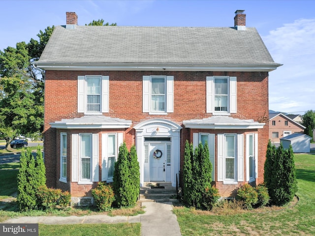 view of front of property with a front yard