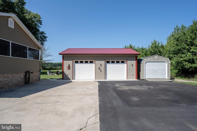 view of detached garage