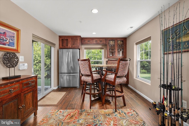 dining area featuring recessed lighting, visible vents, dark wood-style flooring, and baseboards