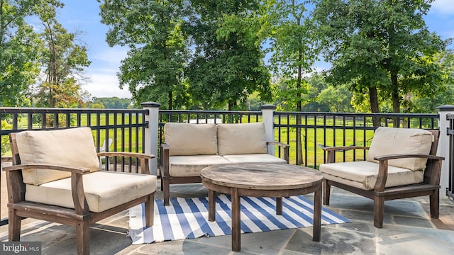 balcony featuring an outdoor hangout area