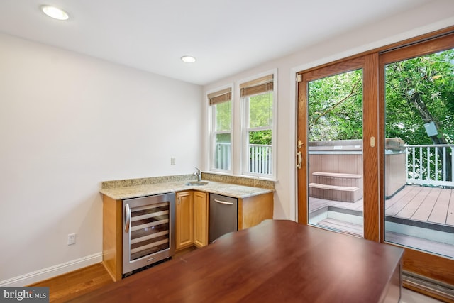 bar featuring wine cooler, recessed lighting, a sink, wood finished floors, and baseboards