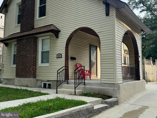 view of front of house with brick siding