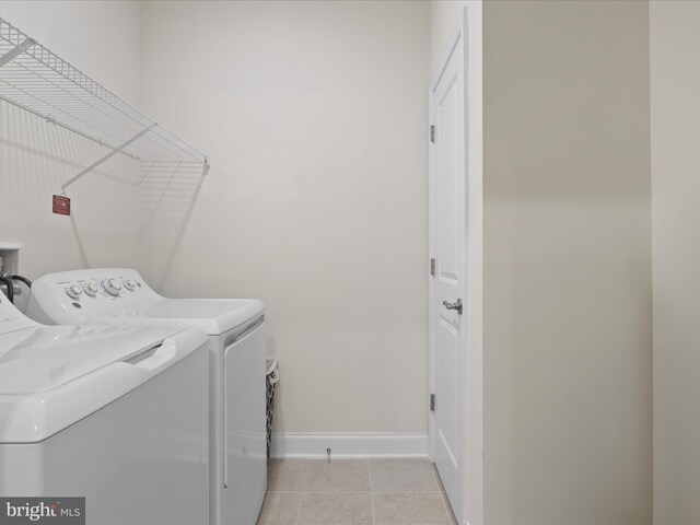 home office featuring light hardwood / wood-style flooring, crown molding, and independent washer and dryer