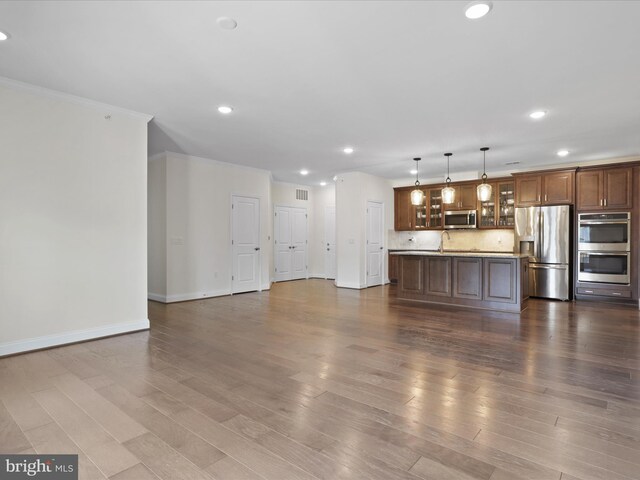 unfurnished room with crown molding and hardwood / wood-style floors