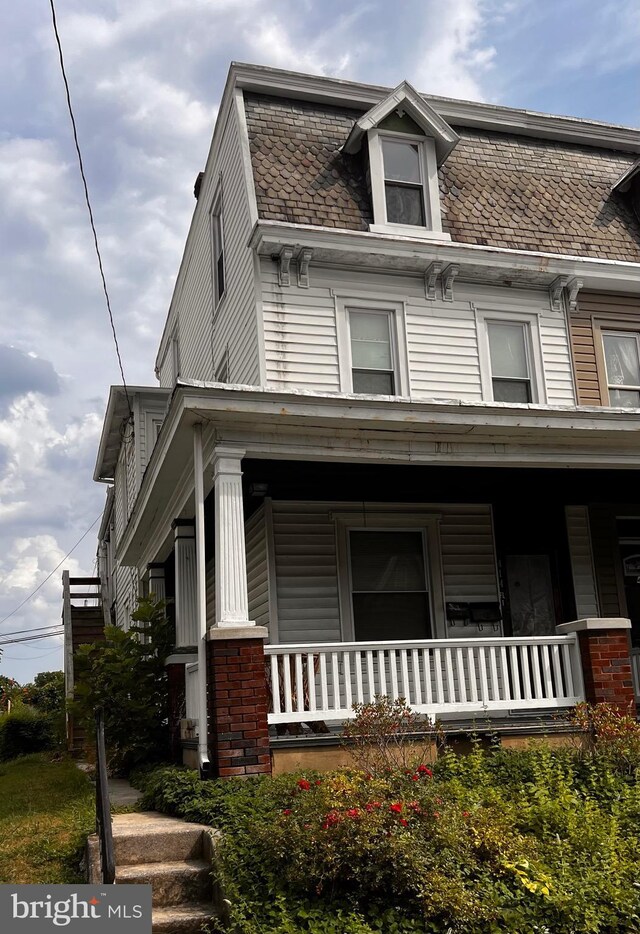 view of front of house with covered porch