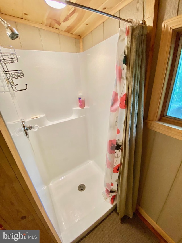 full bath with a shower with curtain