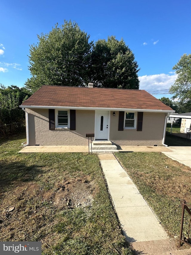 ranch-style home with a front yard