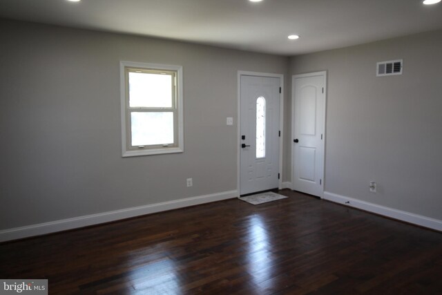 unfurnished room featuring carpet floors