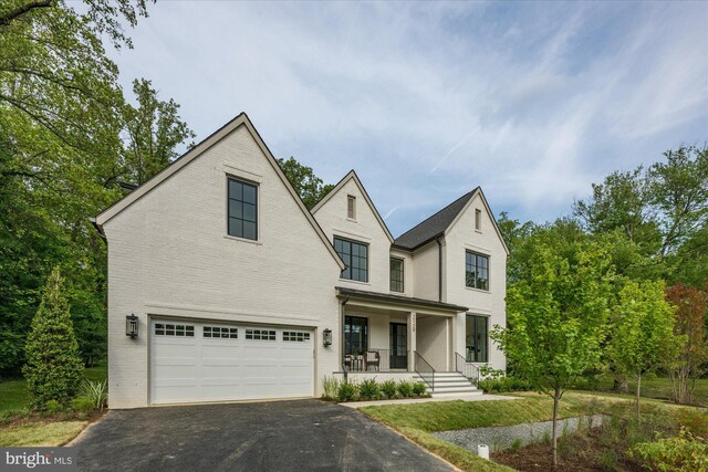 view of front facade featuring a garage