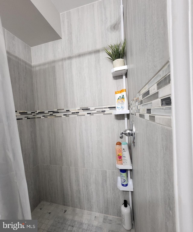 bathroom with tiled shower