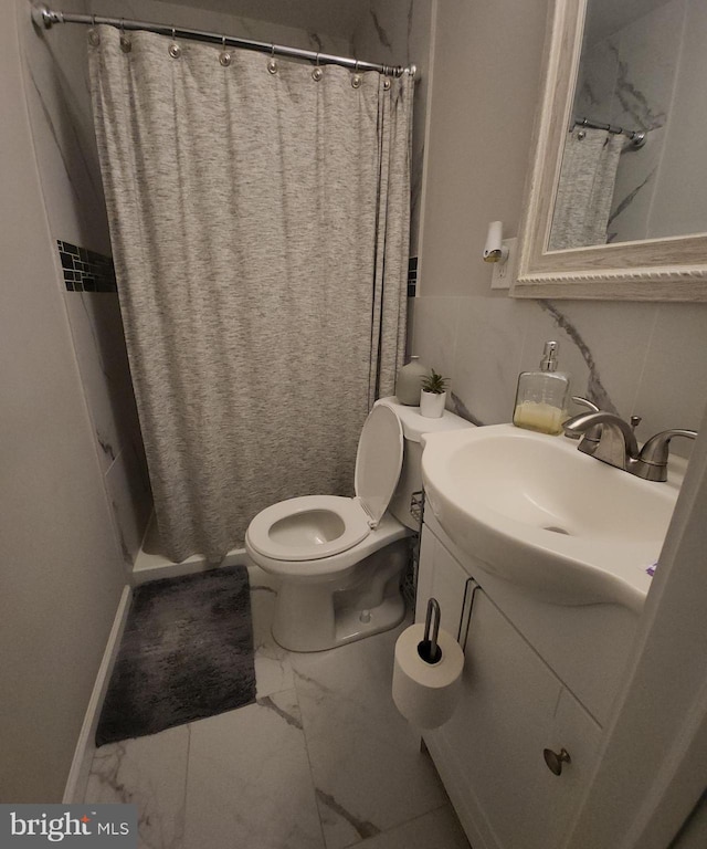 bathroom with vanity, toilet, and a shower with shower curtain