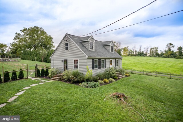 cape cod house featuring a front lawn