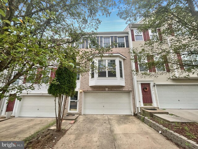 townhome / multi-family property featuring a garage