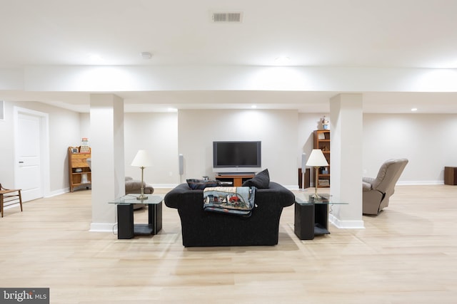 living area with light wood-type flooring, visible vents, baseboards, and recessed lighting