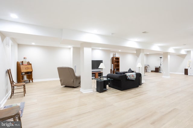 living room featuring recessed lighting, light wood-style flooring, and baseboards