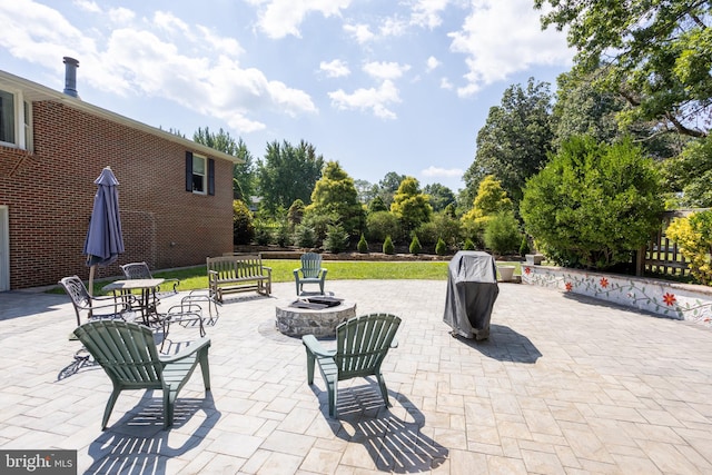 view of patio with an outdoor fire pit