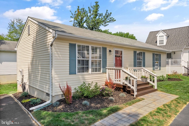 view of front of property with a front lawn