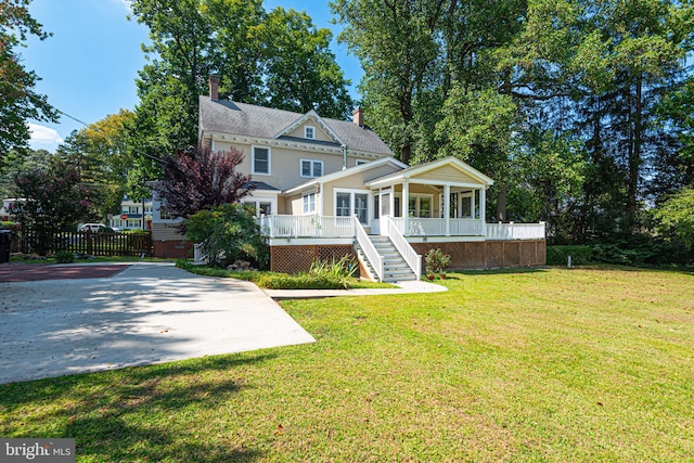 view of front of house with a front lawn