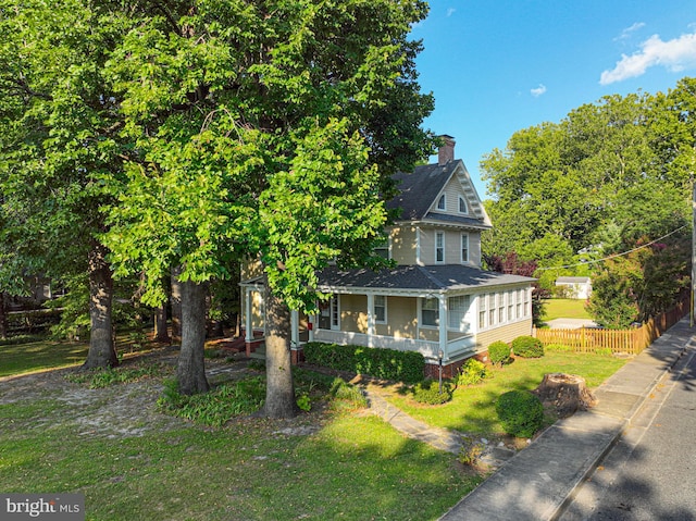 view of front of house with a front yard