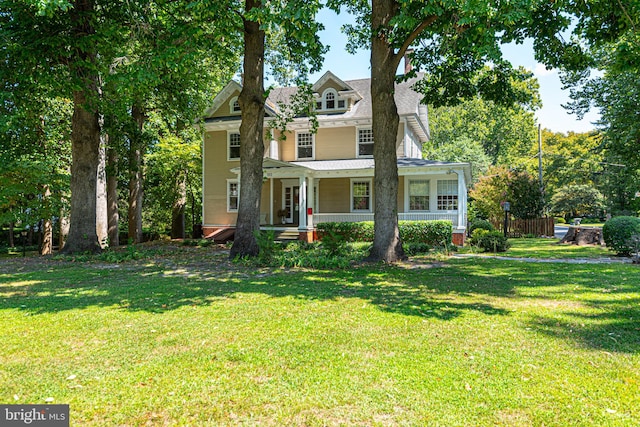 view of front facade featuring a front lawn