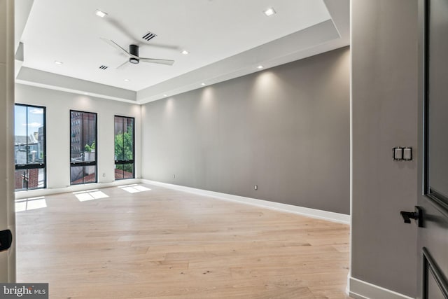 unfurnished room featuring light hardwood / wood-style flooring and ceiling fan