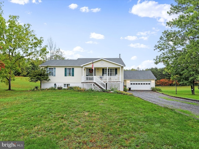 view of front facade featuring a porch and a front yard