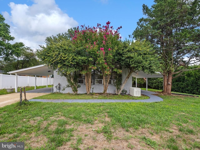 view of front of property with a carport and a front yard