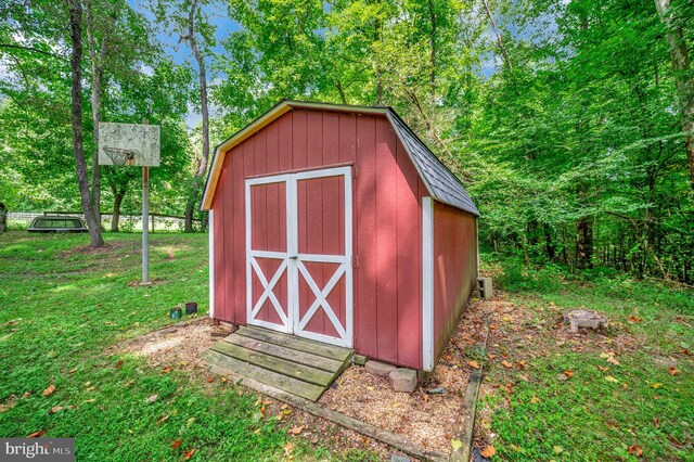 view of outdoor structure with a yard