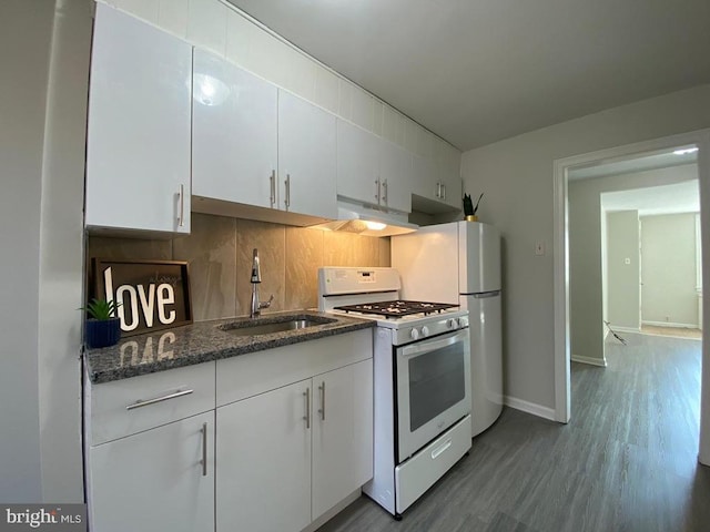 kitchen featuring backsplash, hardwood / wood-style flooring, gas range gas stove, and sink