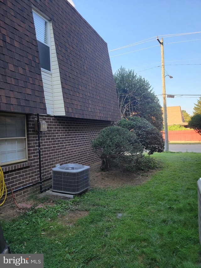 view of yard with cooling unit