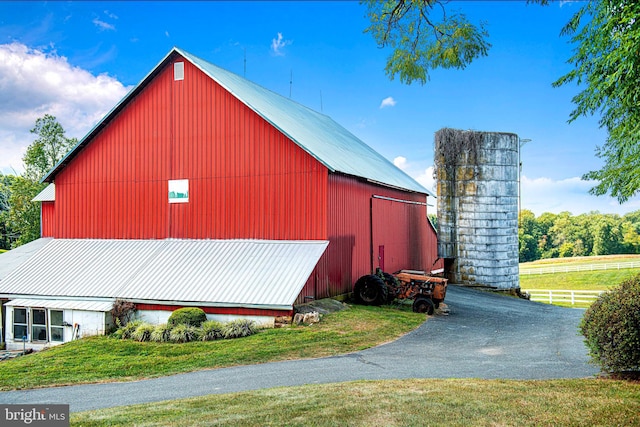 exterior space featuring a yard and an outbuilding