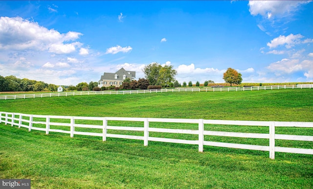 view of yard featuring a rural view