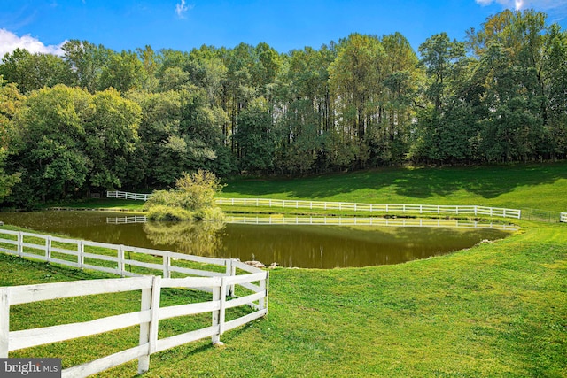 view of yard featuring a water view