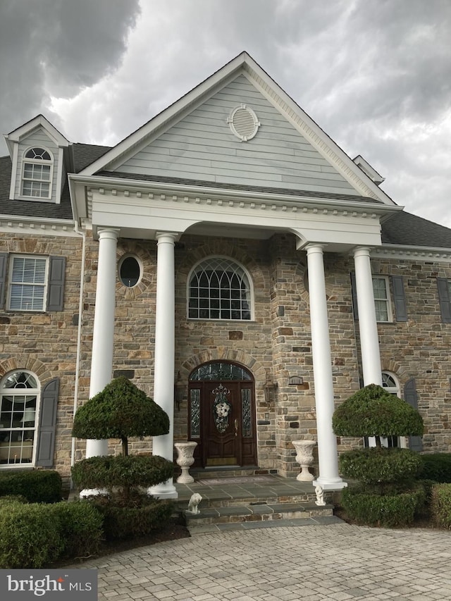 view of front facade featuring a porch