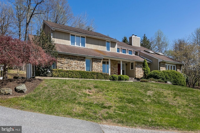 view of front of home with a front yard