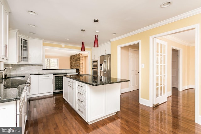 kitchen featuring sink, tasteful backsplash, dark hardwood / wood-style floors, and stainless steel appliances