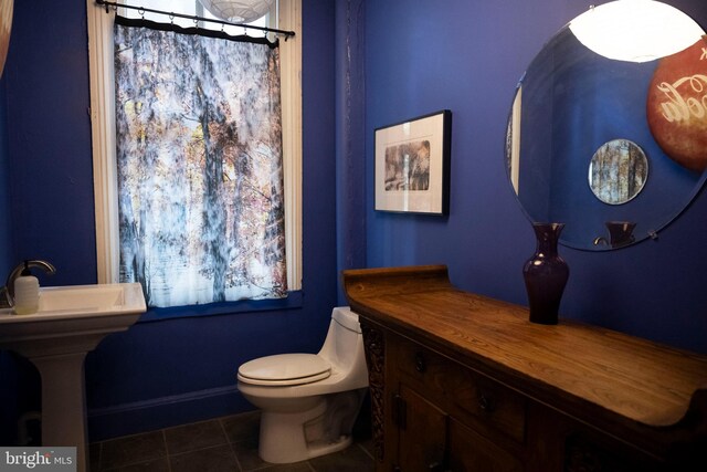 19 S Stricker St, Baltimore, MD 21223 - bathroom featuring toilet, baseboards, a shower with shower curtain, and tile patterned flooring