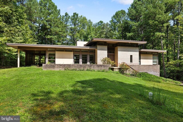 prairie-style home with a front lawn